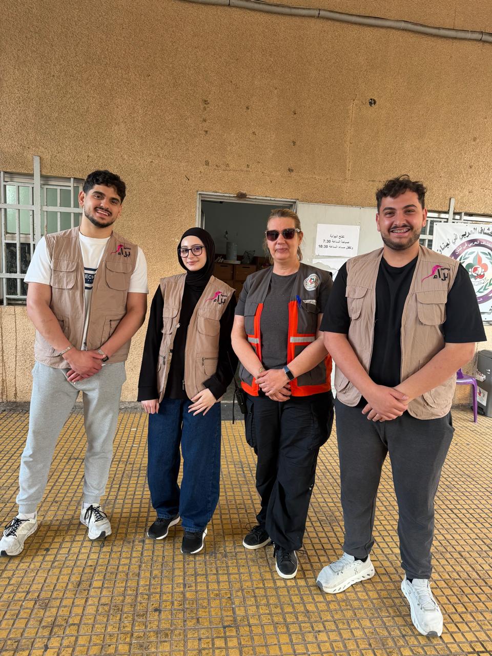 جمعية "براء" توزع حفاصات و حليب أطفال على النازحين من الجنوب إلى مدرسة "الإصلاح الرسمية- صيدا"